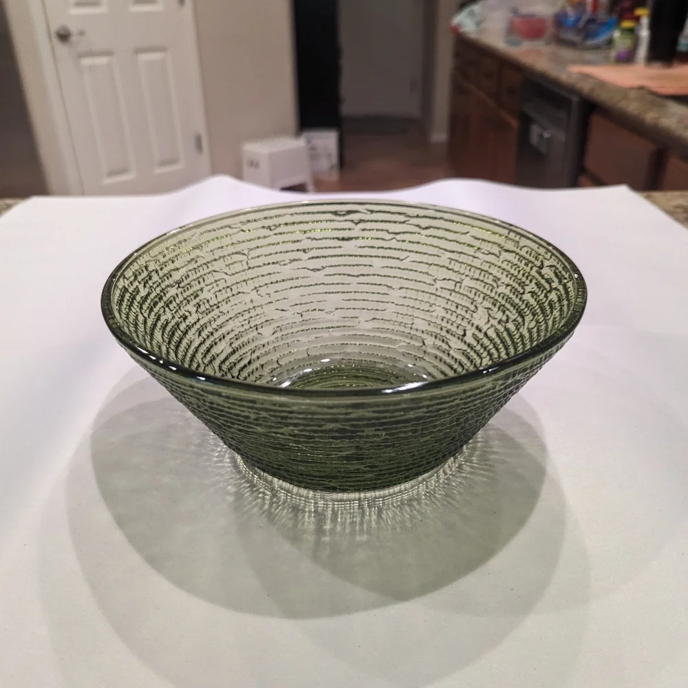 VTG MCM Anchor Hocking Soreno Avocado Green Med Glass Serving Bowl 8.5